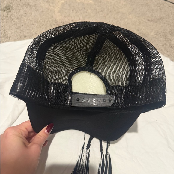 Lainey Wilson White Bell Bottom Country Tee & Hat - Picture 4 of 4